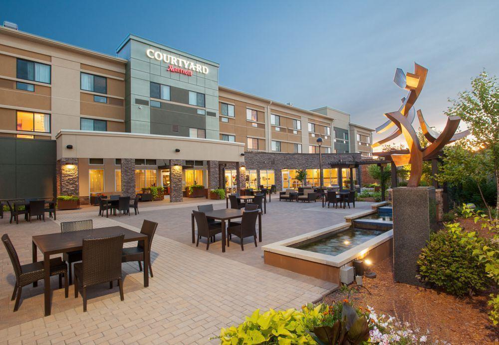 Courtyard Mankato Hotel & Event Center Exterior foto