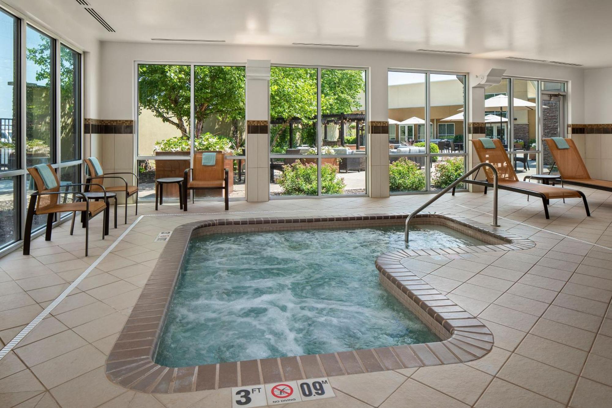 Courtyard Mankato Hotel & Event Center Exterior foto